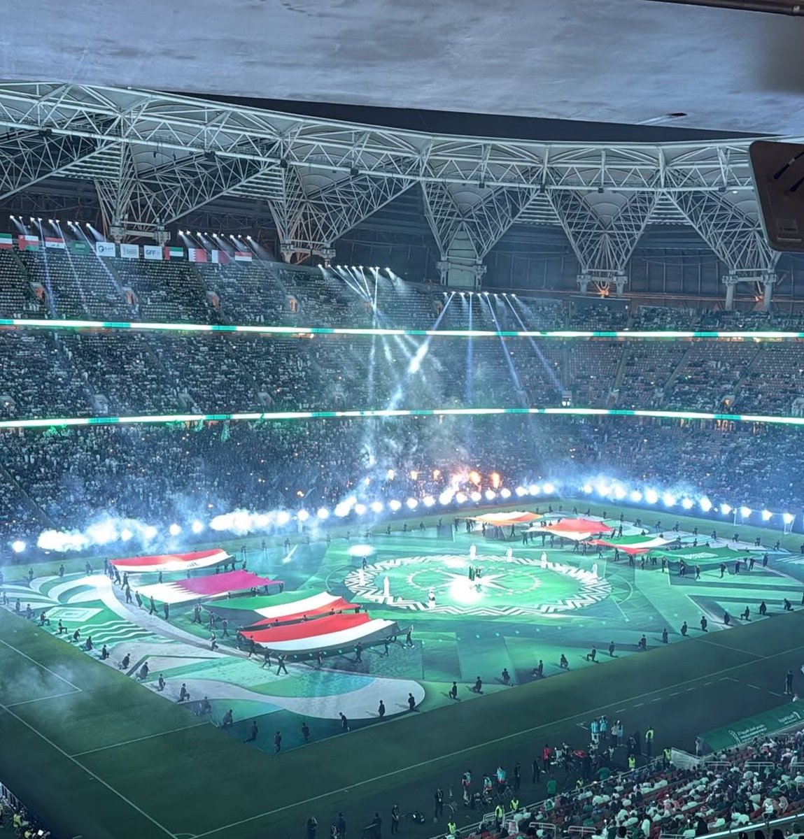goofa_itti's tweet photo. في يوم الوطن ينتصر منتخب الوطن 💚
عسى الله يحفظ هالبلد ويديم عليها كل النعم والأمن والأمان ونعيش في سلام 🇸🇦
#اليوم_الوطني_٩٦ #خليجي٢٧ #السعودية_الكويت https://t.co/Fd6q1OwjjR