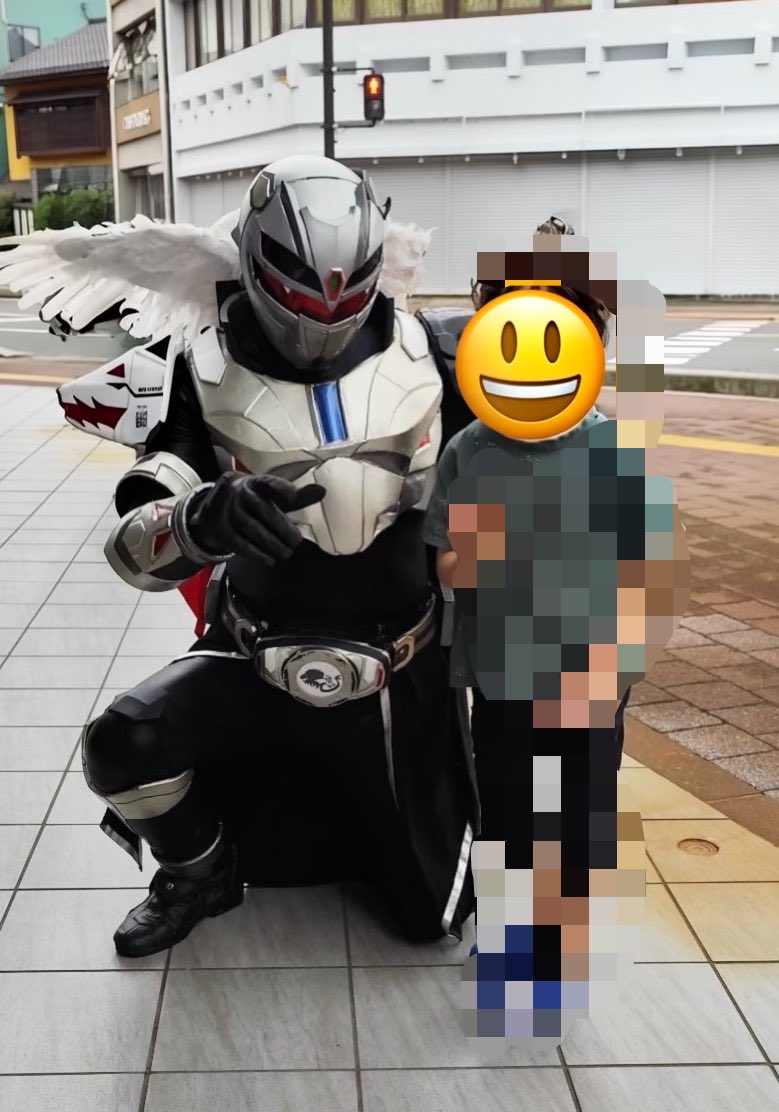 ezo_bieid's tweet photo. 楽しい時間はあっという間

顔も名前も知らないヒーロー
グリーティングあるある

1度来たチビッコがあそこへ行くとちょっとだけ良いことあると知り合いや兄弟を連れてやってくる
1度来た家族連れの中で一人だけ興味ないと意思表示していたが、やっぱり…と後から戻ってくる
子どもは正直でよろしい^_^ https://t.co/rFZ7Lpi22s
