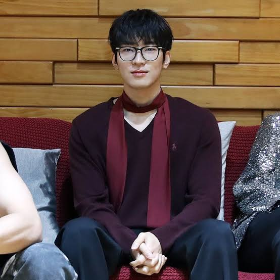 snowkhoshi's tweet photo. leo (leonardo) from bomg trot group and wonwoo from seventeen

i need them to take a picture together cause they look so alike that i’m starting to think they’re literally the same person https://t.co/UrhKNNN5pt