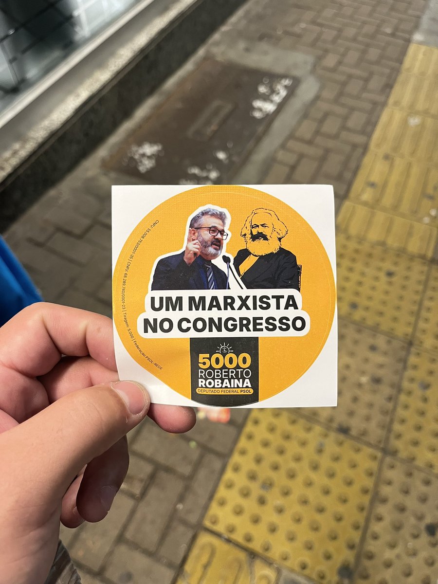 cireello's tweet photo. esse adesivo que peguei no centro hoje https://t.co/BuNiujM2tI