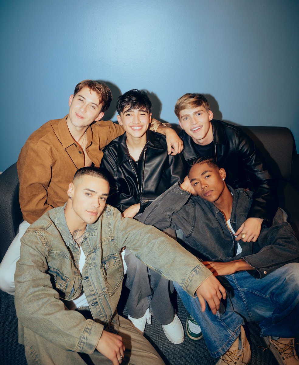 StbvBase's tweet photo. SANTOS BRAVOS reveal in a recent interview that their debut performance of 0% was sponsored by H&amp;M

(https://t.co/XbHQzb4ZW3) https://t.co/vR21I9rZgW
