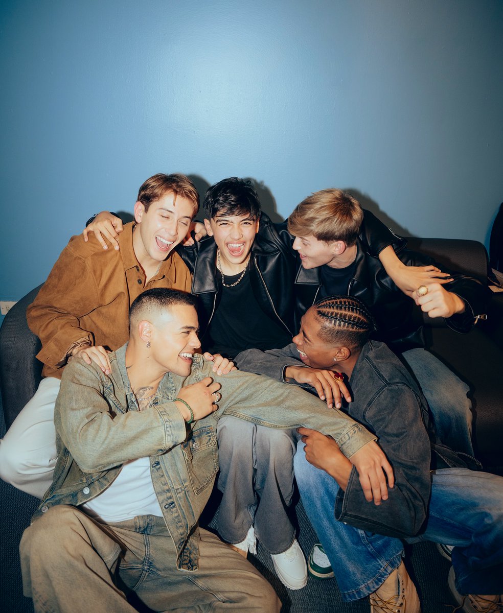 StbvBase's tweet photo. SANTOS BRAVOS reveal in a recent interview that their debut performance of 0% was sponsored by H&amp;M

(https://t.co/XbHQzb4ZW3) https://t.co/vR21I9rZgW