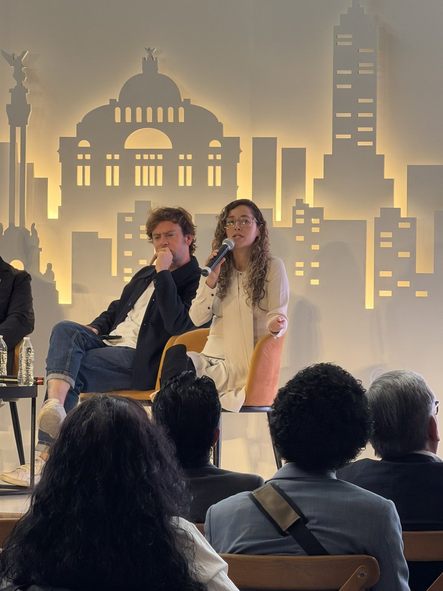 TrenesMX's tweet photo. El Director General, @andreslajous, y la Directora de Integración de Transporte de la #ATTRAPI, Constanza Delón, compartieron en el 9º Foro Urbano de @CoReCiudades la recuperación de los trenes de pasajeros como política del @GobiernoMX. 

Destacaron este proyecto como un acto de justicia social que integra al transporte público local y ayuda a impulsar el desarrollo económico y turístico del país. 🚆