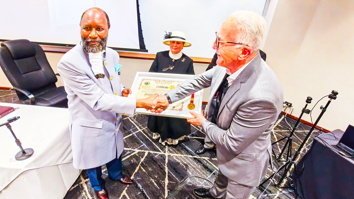 DrDavidOwuorBr's tweet photo. 🔥🇧🇷 O PROFETA DO SENHOR, DR. DAVID OWUOR, É RECEBIDO COM HONRA NO BRASIL!

É com grande alegria e temor que recebemos o Profeta do SENHOR, Dr. David Owuor, em sua vinda ao Brasil para os dias:

📍 24 e 25 de setembro
🔥 CONFERÊNCIA DA PALAVRA
Na Shekinah Church — Santana, SP.

📍 26 de setembro
🔥 MEGA CRUZADA DE MILAGRES
No Ginásio da Portuguesa.

🇧🇷 BRASIL, PREPARE-SE PARA ESTE GRANDE MOMENTO!

📖 “Bendito o que vem em nome do SENHOR!”
— Salmos 118:26
#HonoredInBrazil