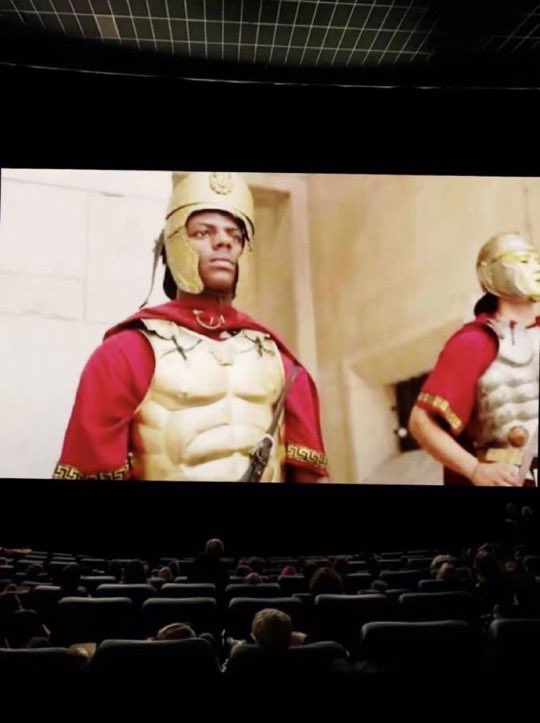 ramirxk's tweet photo. سنمه😍🌹🍿🎞️ https://t.co/6PKIVqX4q7