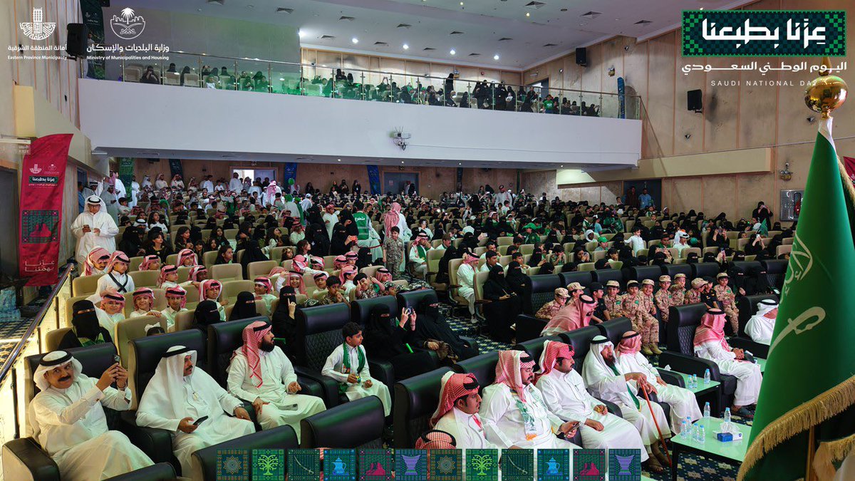 Alkhafji_mun's tweet photo. اجواء الفرح و الفخر يعيشونها الزوار بالمركز الحضاري بكورنيش الخفجي احتفاءً بـ #اليوم_الوطني_السعودي وسط حضور كثيف من الزوار للأستمتاع بالأجواء الجميله والفقرات الوطنيه.

#الشرقية_أمانة
#عزنا_بطبعنا
#بلدية_محافظة_الخفجي https://t.co/bV4BKsh16e