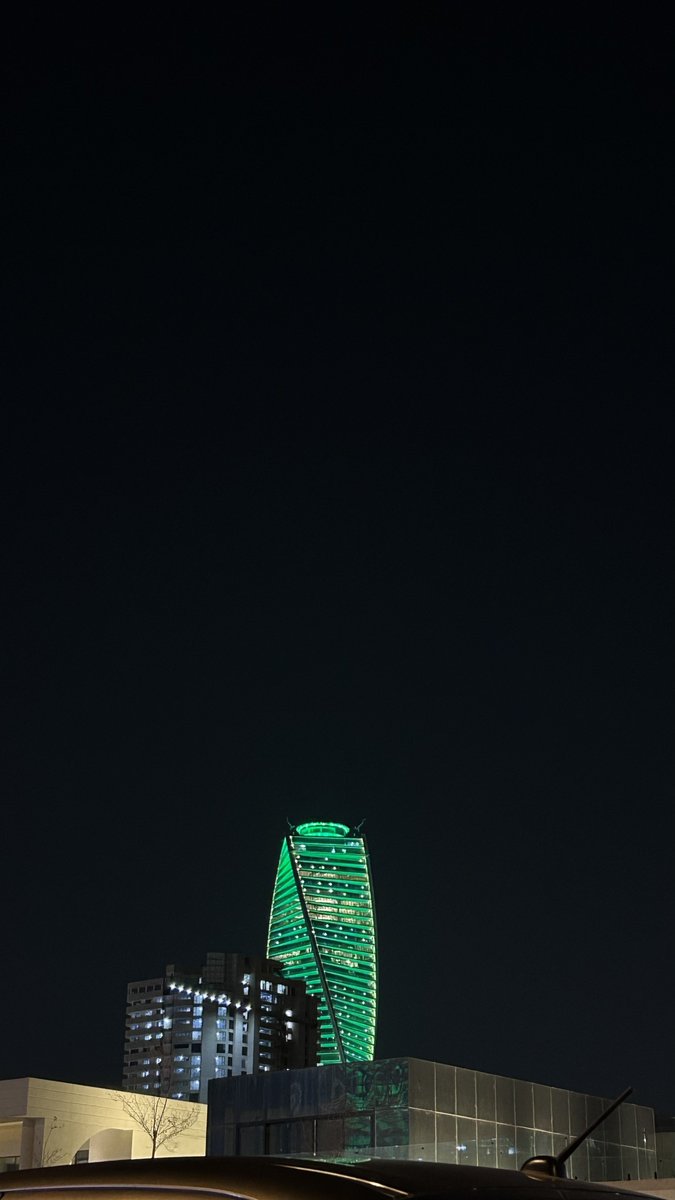 __Abbud's tweet photo. كُل عام والسعودية تعانق السّماء مجدًا، وتحضن السّحاب فخرًا وعزًا. دُمت يا وطن العز والفخر 🇸🇦 https://t.co/XymaXsje4S