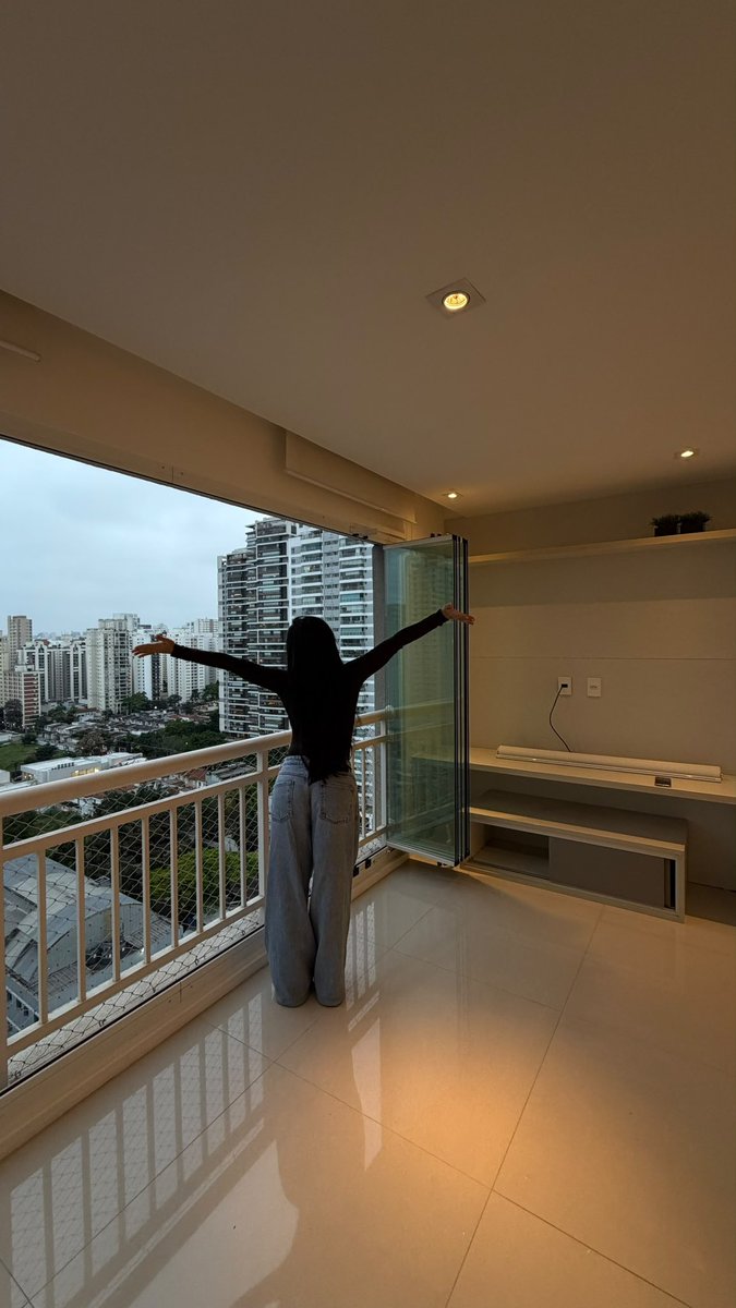 Jordanarmorais's tweet photo. Queria compartilhar com vocês uma conquista que venho sonhando há muito tempo, muito antes mesmo do BBB: o meu apartamento em São Paulo! 🥹

Estou tão feliz, realizada e grata a Deus por esse momento. E nada disso faria sentido sem cada um de vocês, que me acompanham, torcem por mim e sempre desejam as melhores coisas do mundo para a minha vida.

Obrigada por fazerem parte dessa caminhada. Hoje posso dizer que tenho o meu cantinho em SP, e meu coração ta transbordando de tanta gratidão! 💖🏡