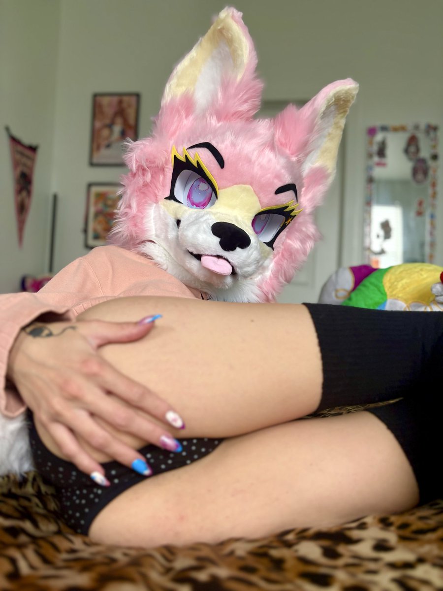 lemonsharkyfox's tweet photo. just lounging~ 

#murrsuiter #sexyfurry https://t.co/vTX8z7isOX