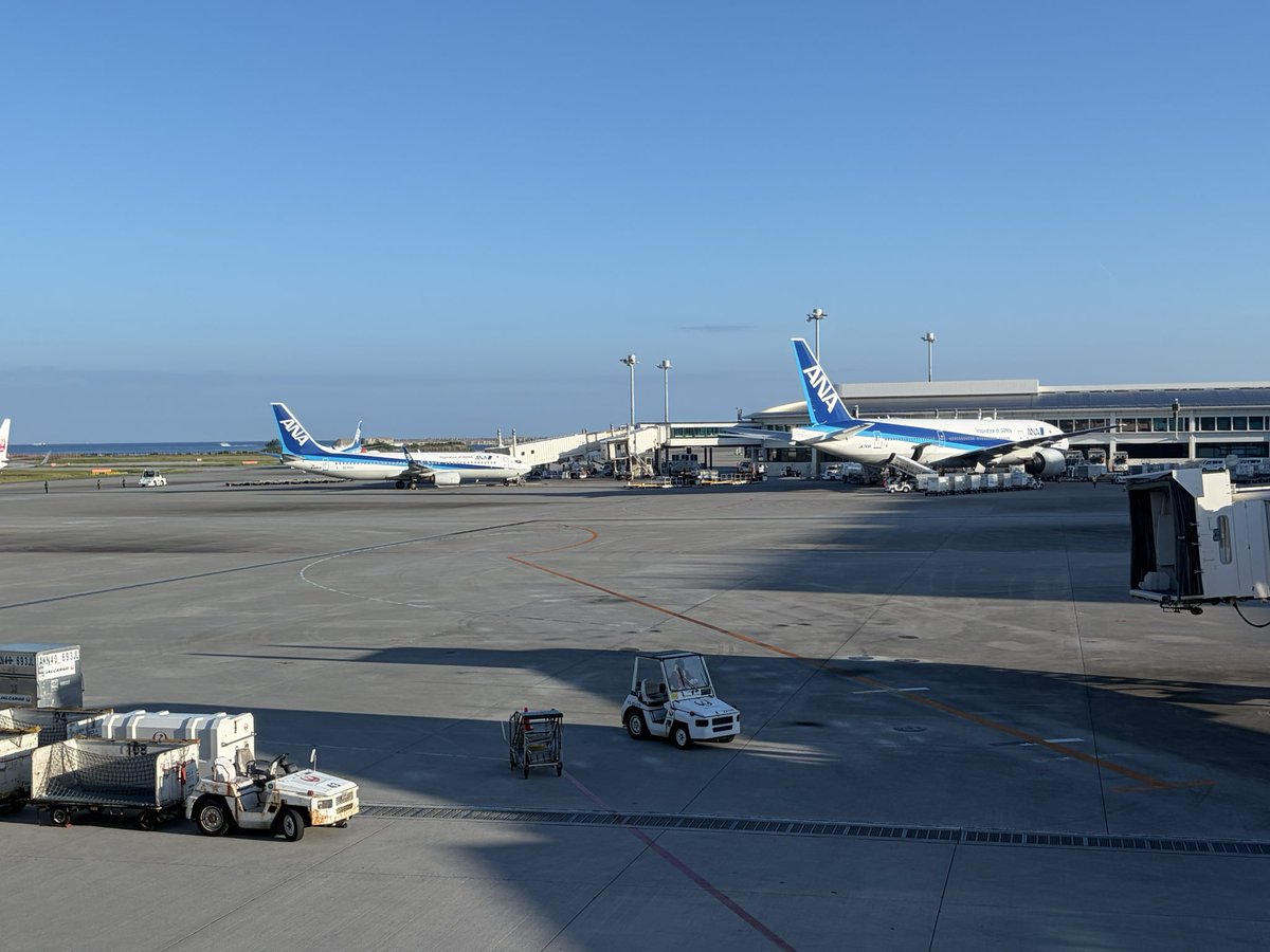 Tuuli650's tweet photo. 昨日は大変そうだった那覇空港

成田からはいつもの帰宅ルートが動いていないから秋葉原のパラレル回廊に行こう https://t.co/4jbIhnZsdR