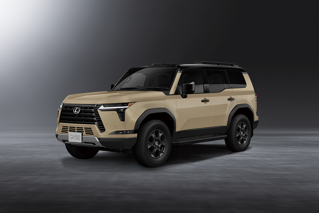 lexus_jpn's tweet photo. 【「GX」を一部改良】
LEXUSは、GXを一部改良し、全国のレクサス店を通じて
9月24日に発売しました。

今回は、"OVERTRAIL+"の乗り心地とステアリングフィールの質感を向上。オフロードの高い走破性はそのままに、オンロードでの車体の揺れを低減しました。
また、低速での取り回し性と高速走行時のライントレース性を向上。
多様な路面におけるしなやかで安心感の高い乗り味に磨きをかけました。 

詳しくはこちら
⇒https://t.co/2jjSu3byeV

#LEXUS #レクサス #LEXUSGX #GX
