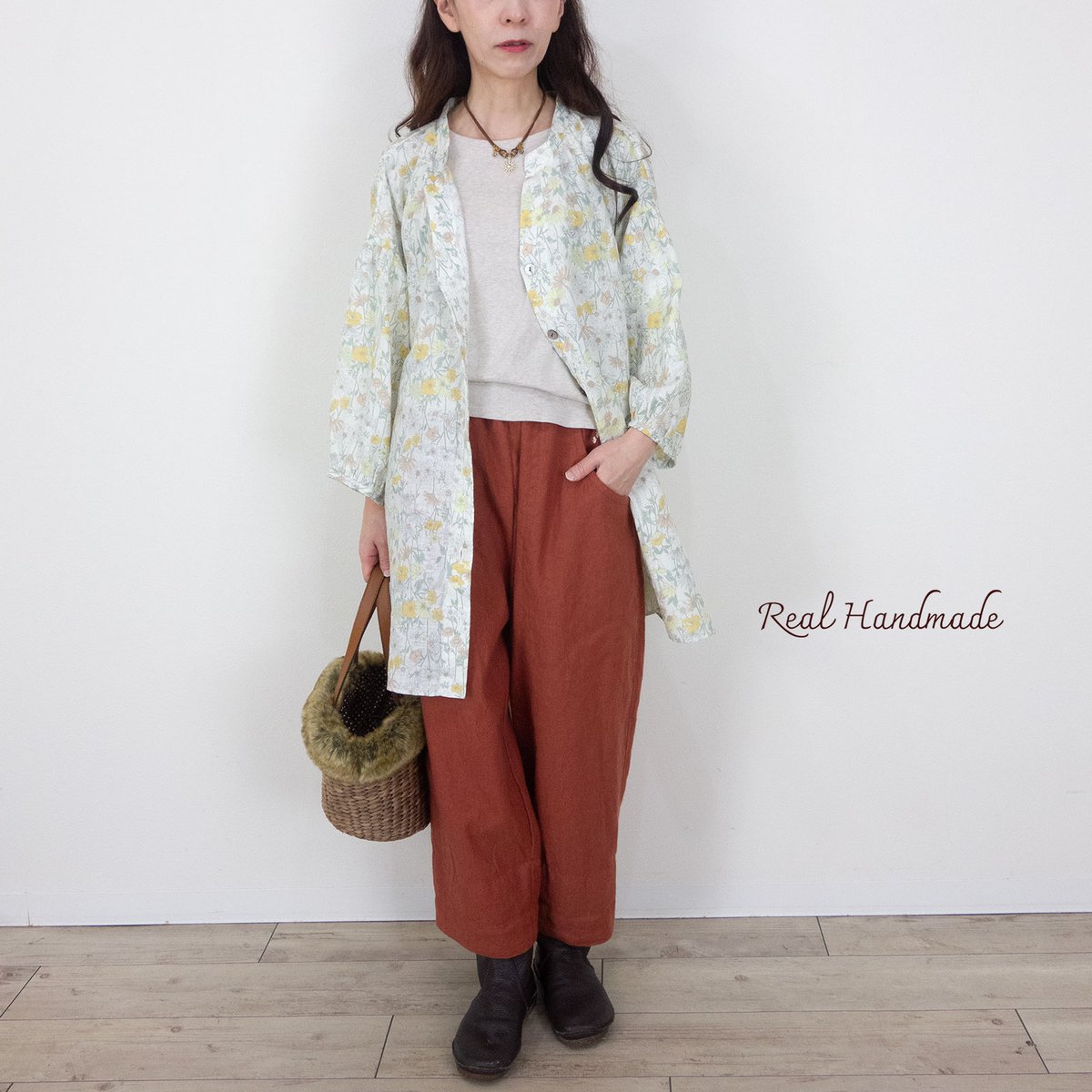 REALHANDMADE's tweet photo. やさしい色合いの花柄リネンで仕立てた「ドロップ羽織りチュニック」です🌼
ふんわり袖と花型のシェルボタンが大人可愛いポイント✨
ウエスト紐でシルエットを変えられ、羽織りにも重宝します。
詳細はツリーのリンクをチェックしてみてくださいね👇
#ハンドメイド服 #RealHandmade https://t.co/MjYdIBHhRx