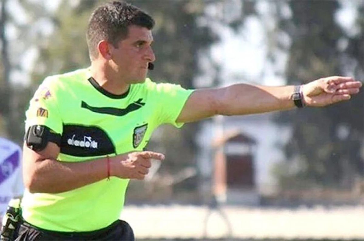 ViudoDeCostas's tweet photo. Gariano el arbitro el domingo, no tengo recuerdos de cuando nos haya dirigido, nose si eso es bueno o malo https://t.co/Dn9yq5wOPk