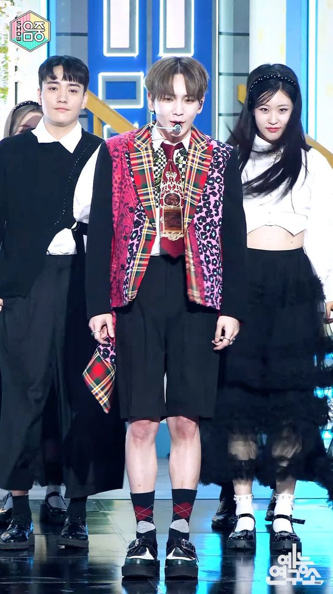 yourblinger's tweet photo. Vivienne Westwood. kibum loves to play with print and texture and really embodies the boldness of the brand.
#BringKEYLANDtoEurope
#ProjectKEYLAND_EuropeCalling https://t.co/HLuRCrSBGa