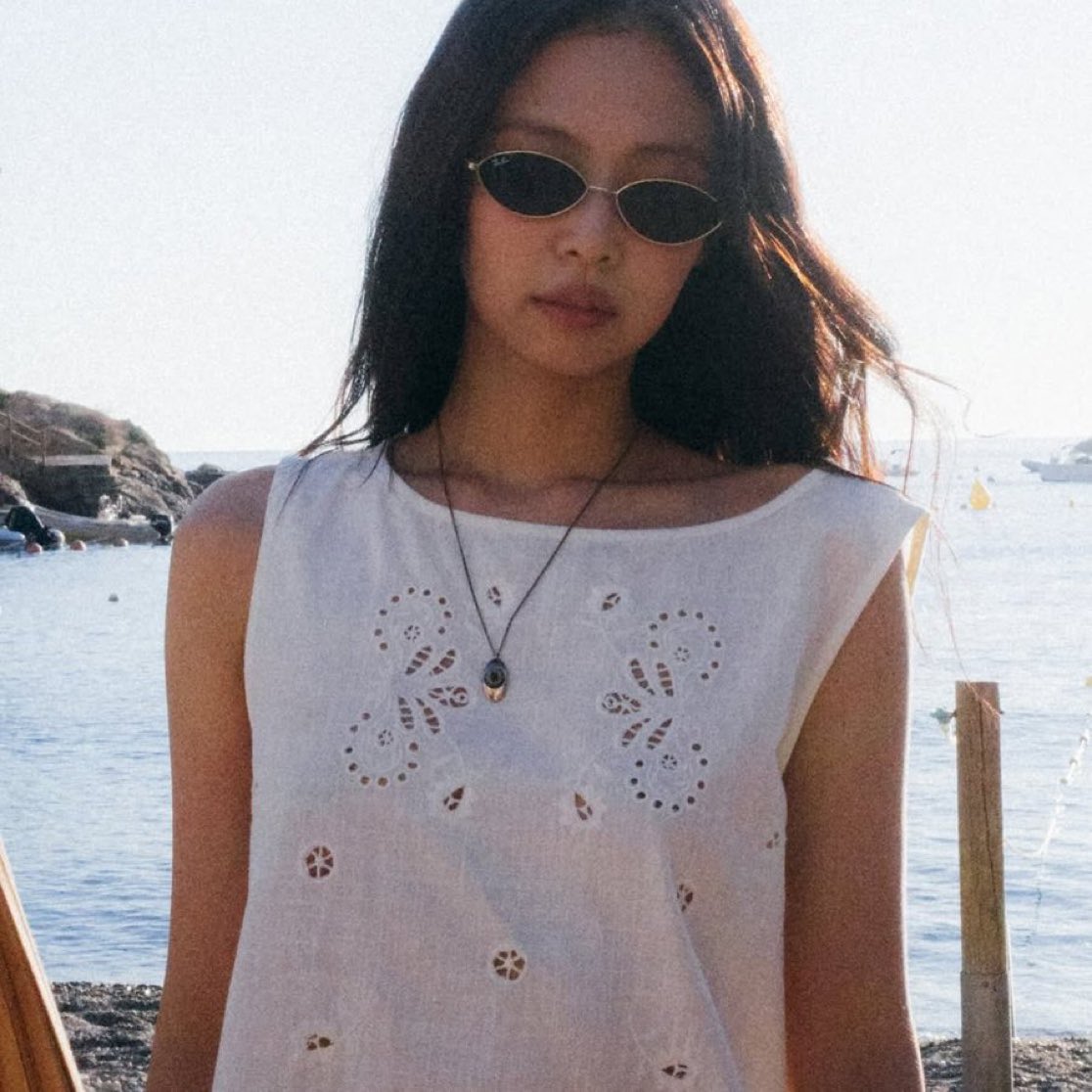 JennieKimData's tweet photo. #JENNIE has surpassed 16.6 million followers on Spotify

Extending her record as the most followed K-pop female soloist in history. https://t.co/xNvR4vxmDu