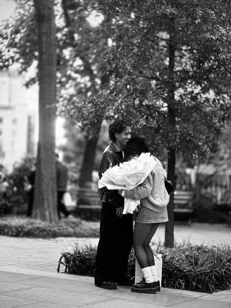 IAmJariJones's tweet photo. Love capturing these beautiful little moments🥹 Somebody gotta believe in love 😮‍💨 #NYC #Love #NYCMoment https://t.co/H9LTcQ2TQO