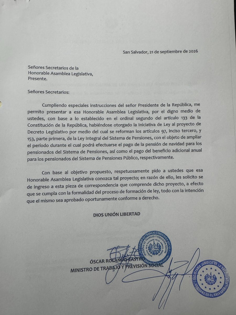 RolandoCastroSv's tweet photo. Por instrucción del Presidente de la República @nayibbukele hemos reformado las leyes sobre el Aguinaldo

Se amplía el período, hoy podrá cancelarse del 1 de octubre al 20 de diciembre de cada año.

Esto incluye a todos los trabajadores públicos y privados, así como los pensionados.