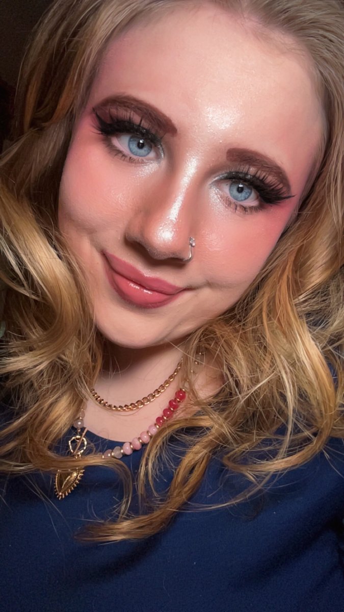 turney_sophia's tweet photo. ✨Just me + good lighting
Selfie dump energy 🎀 Caught in my selfie era 💋 Gloss, lashes & a little confidence ✨ Serving selfie energy#Selfie #Selfie #SnapchatVibes #Beauty #SelfieEra #FeelingCute #PhotoDump #GoodLighting #GlamLook https://t.co/hocGZ3Z7Ai