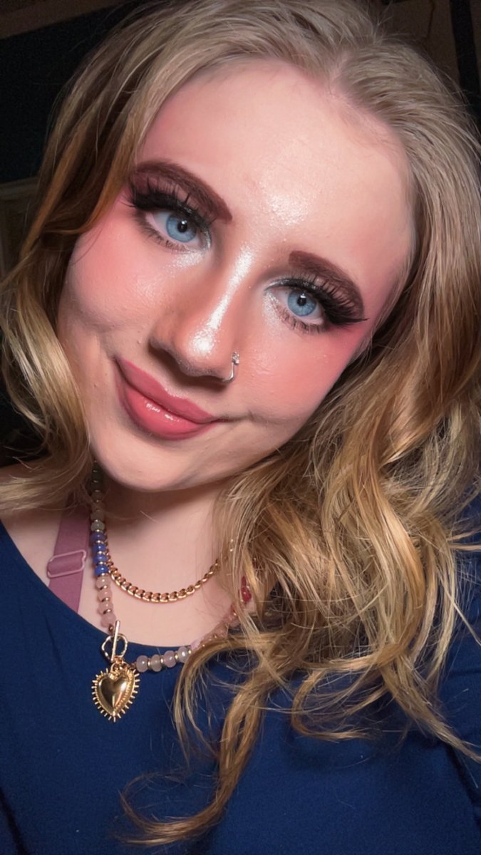 turney_sophia's tweet photo. ✨Just me + good lighting
Selfie dump energy 🎀 Caught in my selfie era 💋 Gloss, lashes & a little confidence ✨ Serving selfie energy#Selfie #Selfie #SnapchatVibes #Beauty #SelfieEra #FeelingCute #PhotoDump #GoodLighting #GlamLook https://t.co/hocGZ3Z7Ai