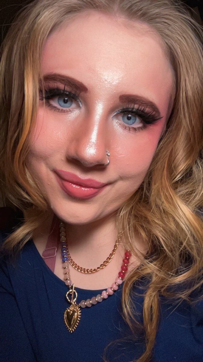 turney_sophia's tweet photo. ✨Just me + good lighting
Selfie dump energy 🎀 Caught in my selfie era 💋 Gloss, lashes & a little confidence ✨ Serving selfie energy#Selfie #Selfie #SnapchatVibes #Beauty #SelfieEra #FeelingCute #PhotoDump #GoodLighting #GlamLook https://t.co/hocGZ3Z7Ai