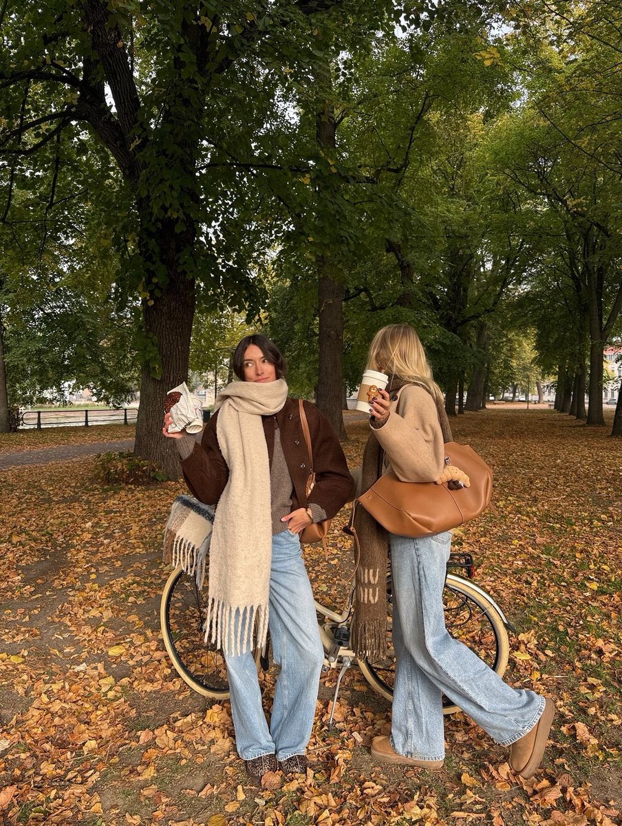 ephhemere's tweet photo. autumn days 🍂 https://t.co/rfIPUJSUoO