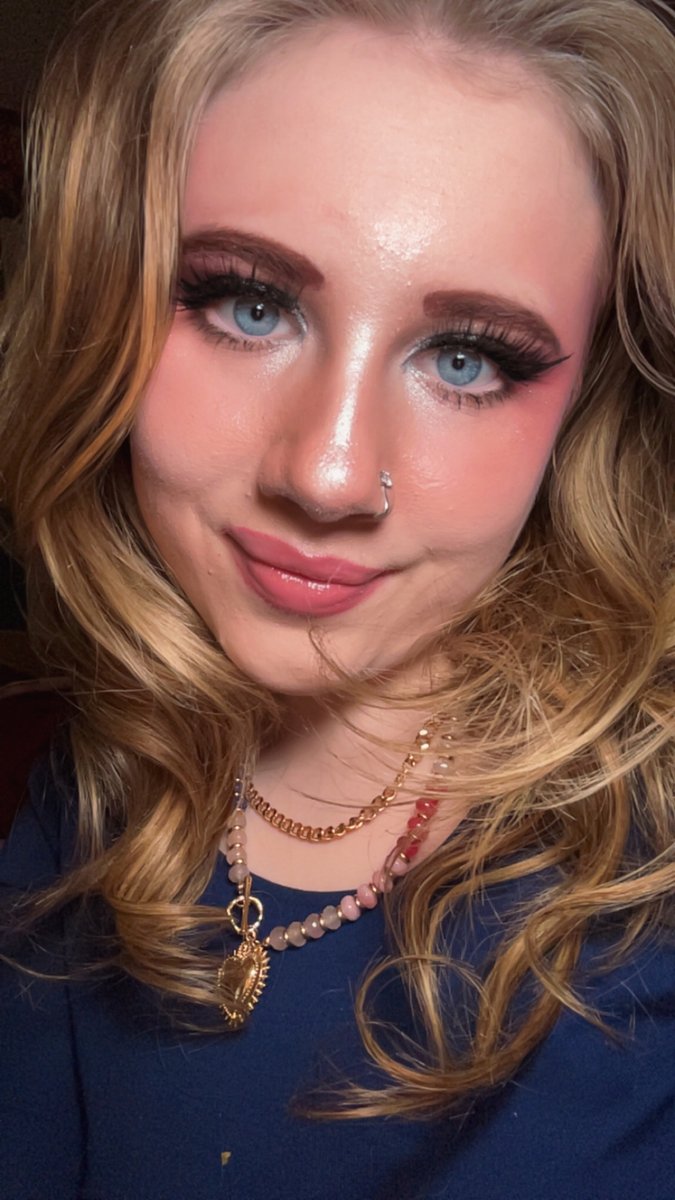 turney_sophia's tweet photo. Just a selfie kinda day 📸”
“Selfie check ✨”
“Hi, it’s me again 💕”
“Currently: taking selfies”
“Couldn’t not post this one”
“Just felt pretty today ✨”
“A little selfie moment” #Selfie #SelfieSunday #SnapchatVibes #Beauty #SelfieEra #FeelingCute #GoodLighting #GlamLook #JustMe https://t.co/BO655ZUEGy