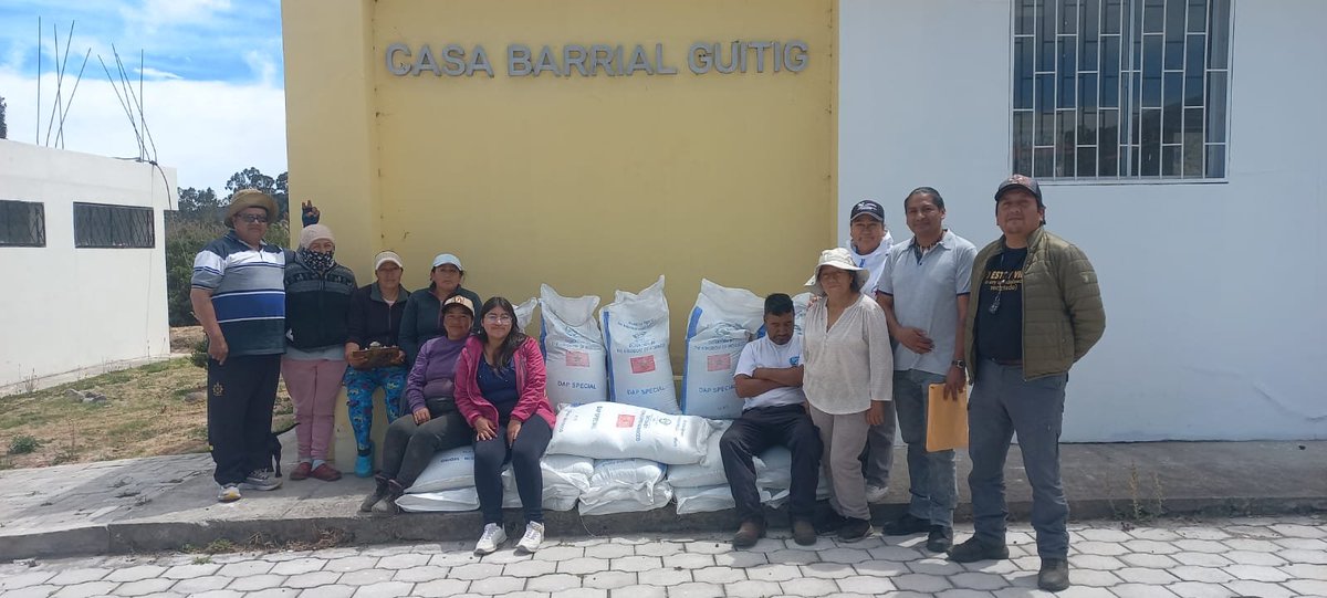 Agricultura_CZ2's tweet photo. En Pichincha, cerca de 500 productores recibieron gratuitamente 986 sacos de fertilizante nitrogenado de 45 kg, con una inversión de USD 30.320.

Este insumo contribuirá a mejorar la nutrición de sus cultivos y sus condiciones productivas. 🤝 https://t.co/wonE1HwWAV