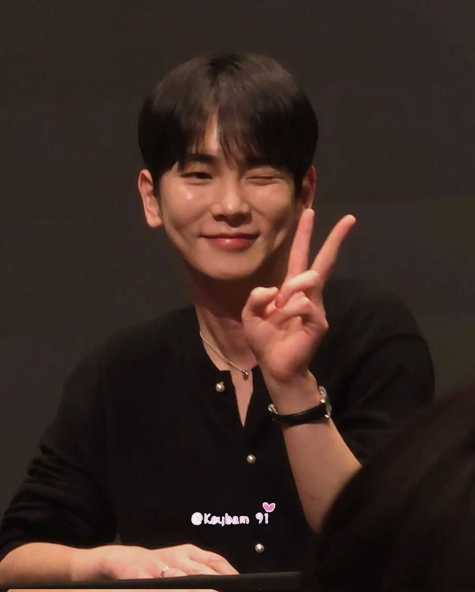 hinatual's tweet photo. have you ever seen a smile more ㅂ in your life
#BringKEYLANDtoEurope #ProjectKEYLAND_EuropeCalling #키 #SHINee @SHINee https://t.co/OpmIRMDEpG