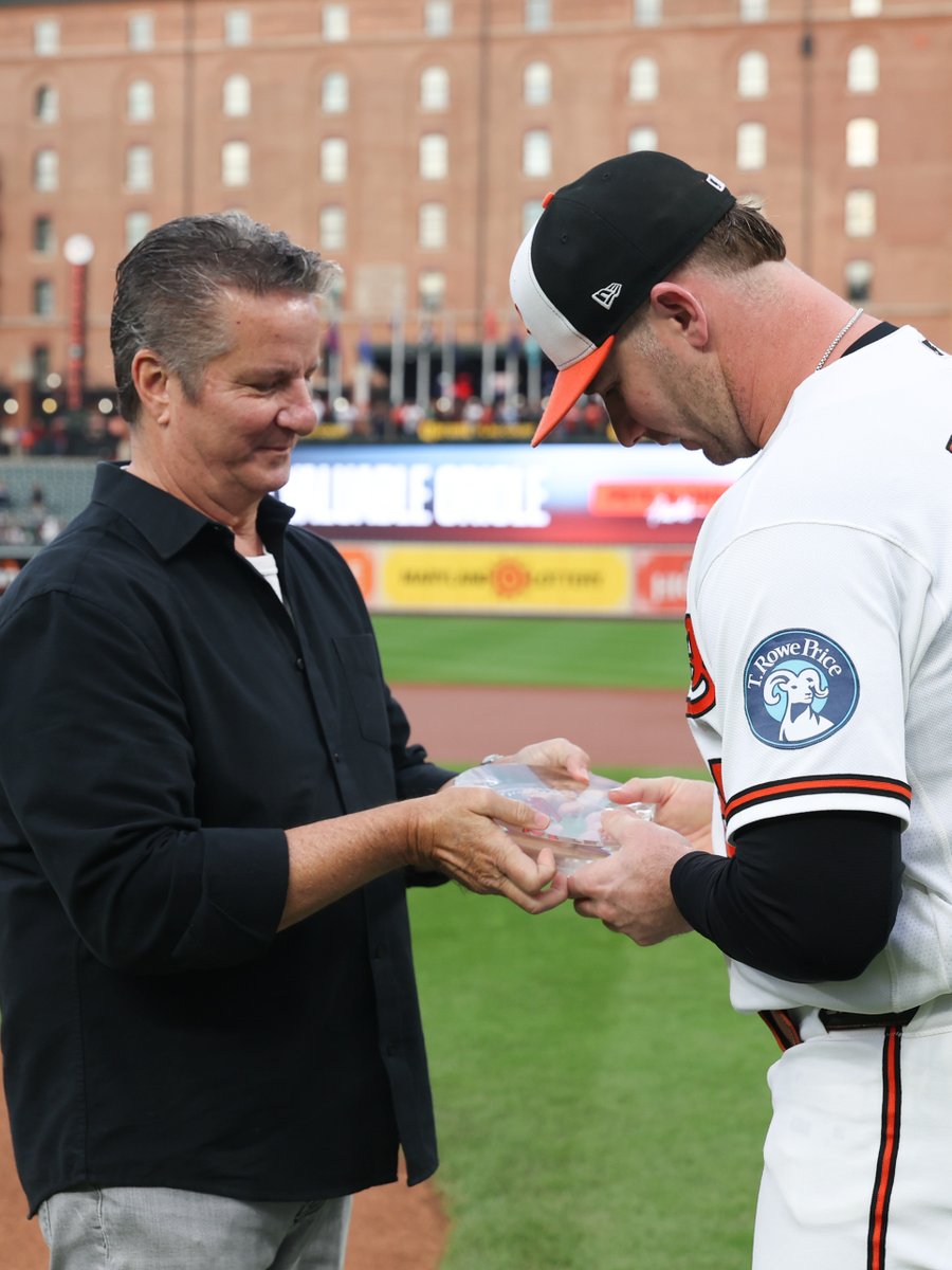 Orioles's tweet photo. Pete Alonso accepted the 2026 Louis M. Hatter Most Valuable Oriole Award before tonight's game against the Blue Jays 👏 https://t.co/pUJzMRg5Ne
