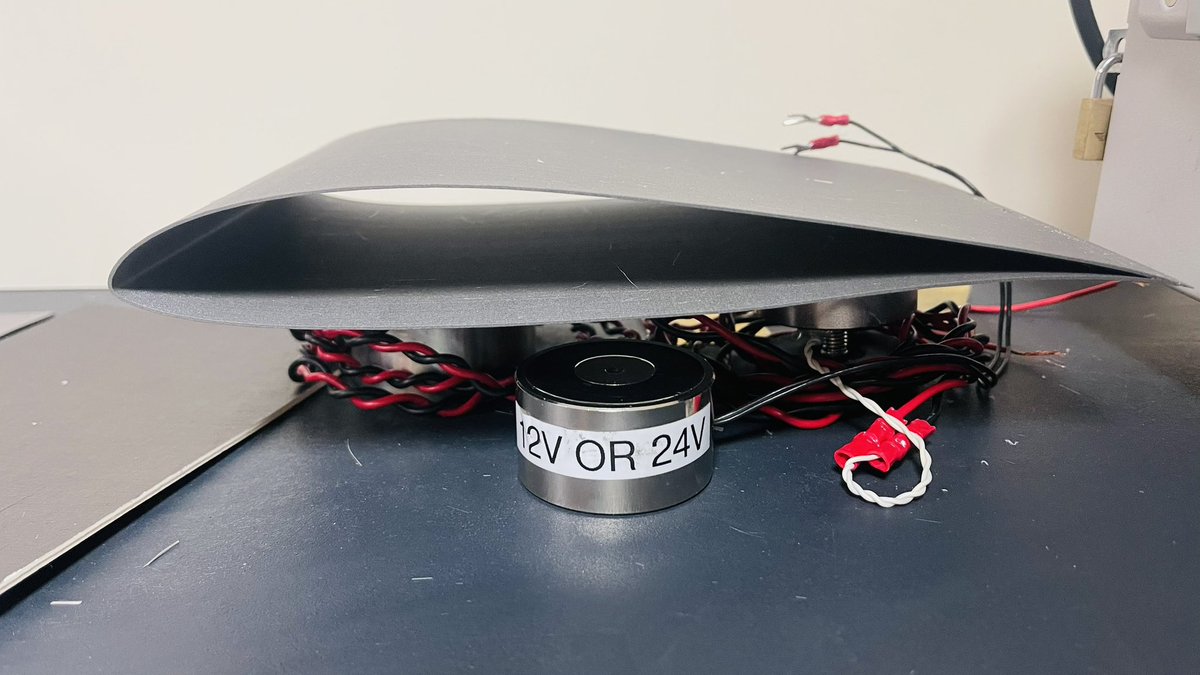 AdventurousComp's tweet photo. Initial tries on our low-magnetic-field aided #magnetic #composite aerofoil morphing 

#magnetisation https://t.co/jBlAyg8b0q