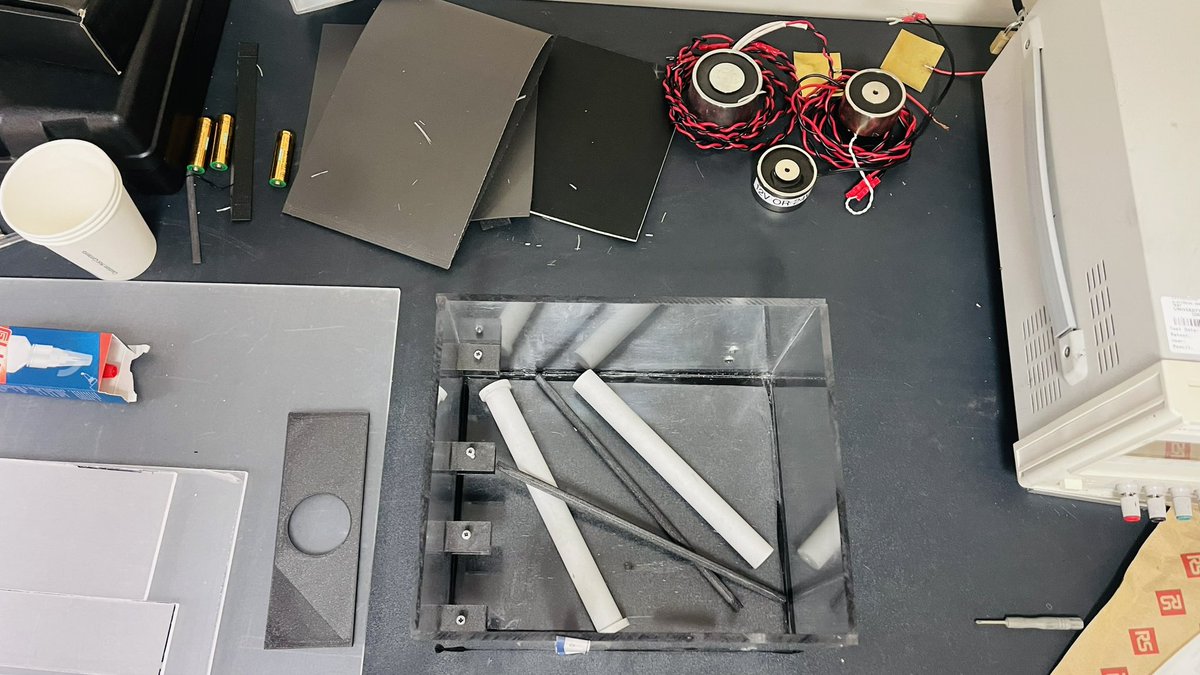 AdventurousComp's tweet photo. Initial tries on our low-magnetic-field aided #magnetic #composite aerofoil morphing 

#magnetisation https://t.co/jBlAyg8b0q