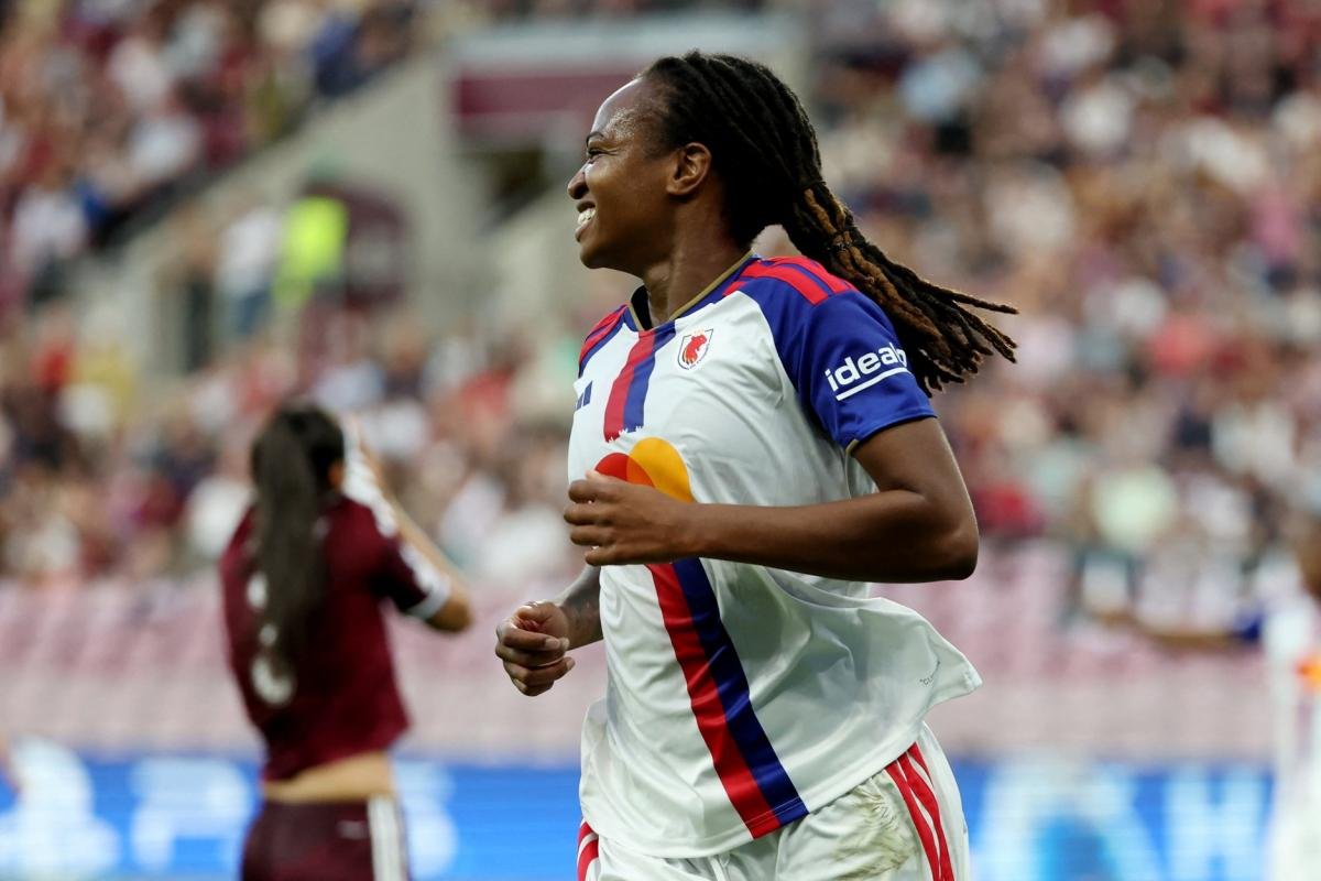 fenottes's tweet photo. Un triplé et une efficacité redoutable contre le #Servette FC... Marie-Antoinette #Katoto retrouve l'appétit pour sa deuxième saison avec OL #Lyonnes
#SFCOLL
(L'Équipe : https://t.co/l6H9b0fhxZ) https://t.co/eWNwcOPwS1