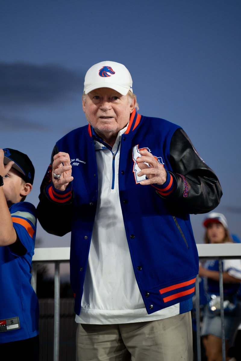 VarsityB's tweet photo. This weekend, our Blue Chaos flag raiser was none other than Skip Hall joined by his grandson!
Hall led the Broncos compiling a 42-28 record and guiding Boise State to two postseason appearances, and a run to the national semifinals in 1990.
#OnceABroncoAlwaysABronco | #BlueChaos https://t.co/rL3AmJbzkz