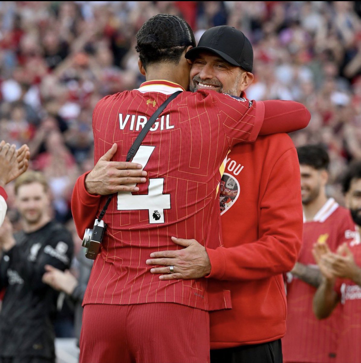 rihito_gerrard's tweet photo. 【クロップへ、ファンダイクから愛ある宣戦布告❤️‍🔥】

「明日、ユルゲンクロップと再会できることを本当に楽しみにしているよ！彼は僕のキャリアにとって、本当に大きな存在だった。でも、できれば僕たちが、彼のドイツ代表監督としての初戦を黒星にしたいね」 (@SkySportDE) https://t.co/h3ihxwwCEa