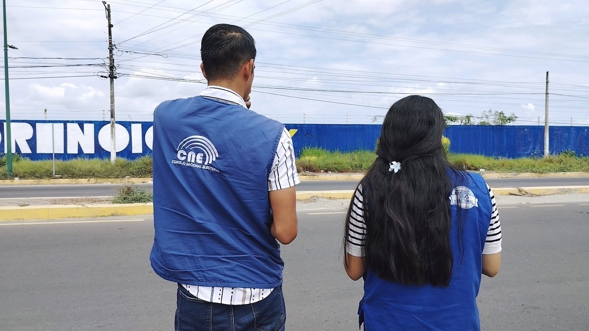 CNE_ElOro's tweet photo. 🔎🗳️ | #CNEInforma

La Delegación Provincial Electoral de El Oro, a través de los miembros de Fiscalización, realiza el monitoreo de vías para identificar posibles casos de campaña anticipada, en cumplimiento de la normativa electoral.

🇪🇨 #Elecciones2027Ec https://t.co/X4uHdLH8Vz