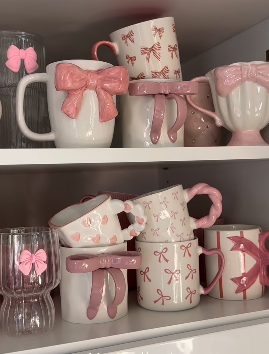 fairiehaze's tweet photo. pretty mug collection 🎀 https://t.co/vq95g7SSBQ