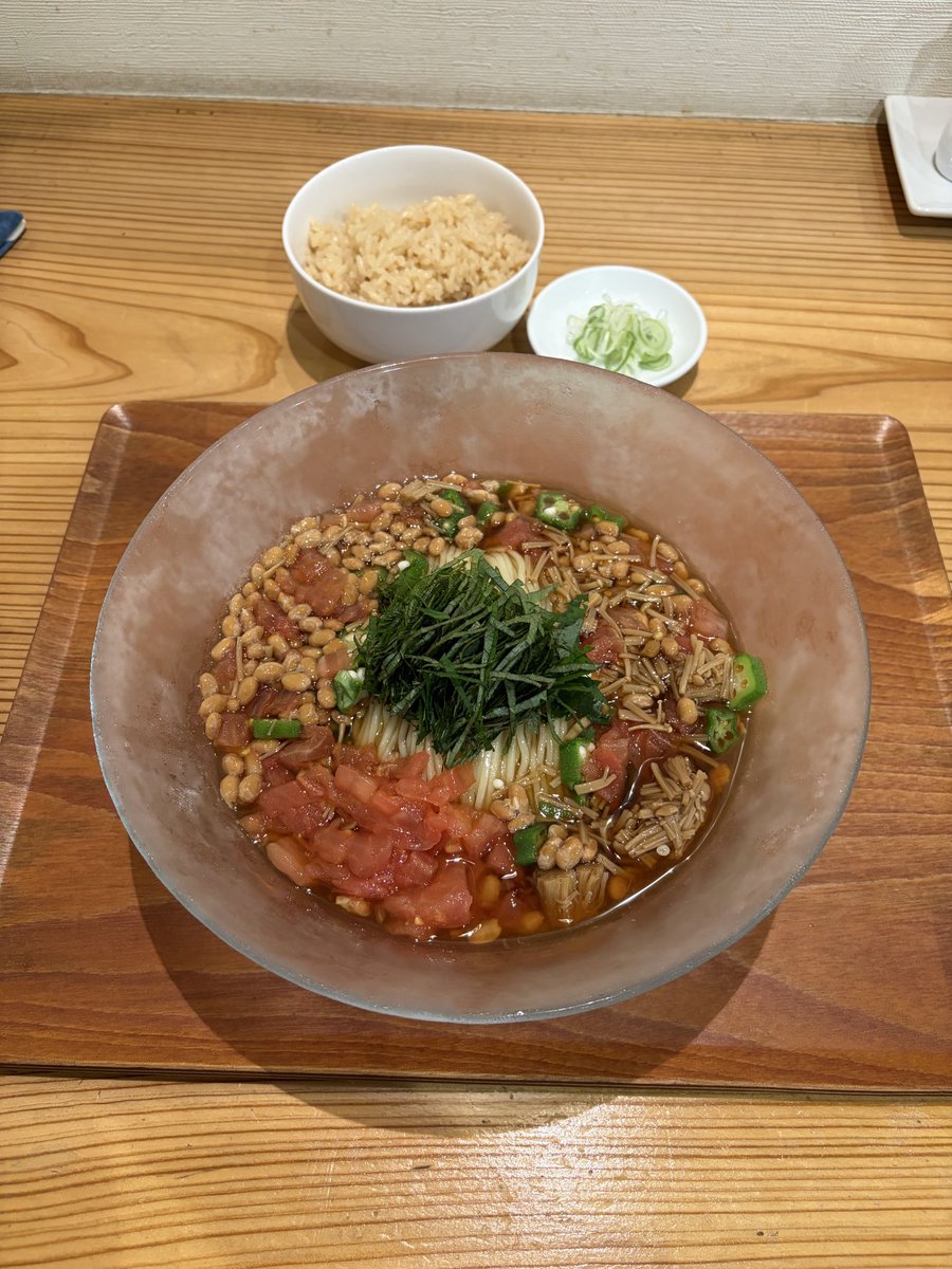 korahmen0929's tweet photo. ル・デッサン　#島田市

トマト オクラ 納豆 冷ラーメン

罪悪感皆無なネバネバ冷ラーメンをもう一度っ🤩

飲み干しは、罪という世の中になっているけどこの一杯に関しては飲み干した方が体の為なのだよ😏

9/30までの提供らしいので気になる方は、お早めに💨 https://t.co/0hFcsWVU5R