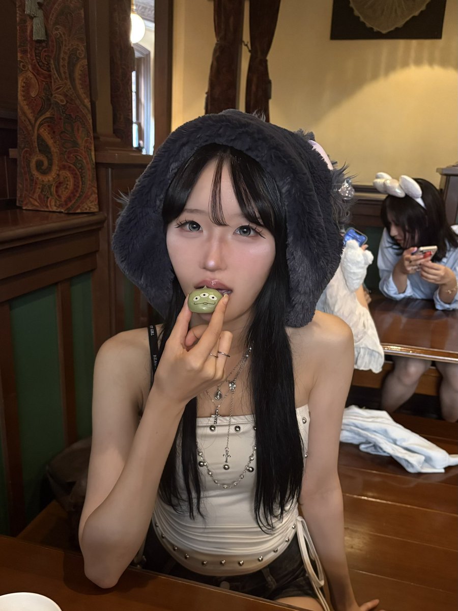TbSkol's tweet photo. 肌の質感、リップ、カラコン服装、全てが好みすぎてえ〇い https://t.co/j6Ylrokk4v