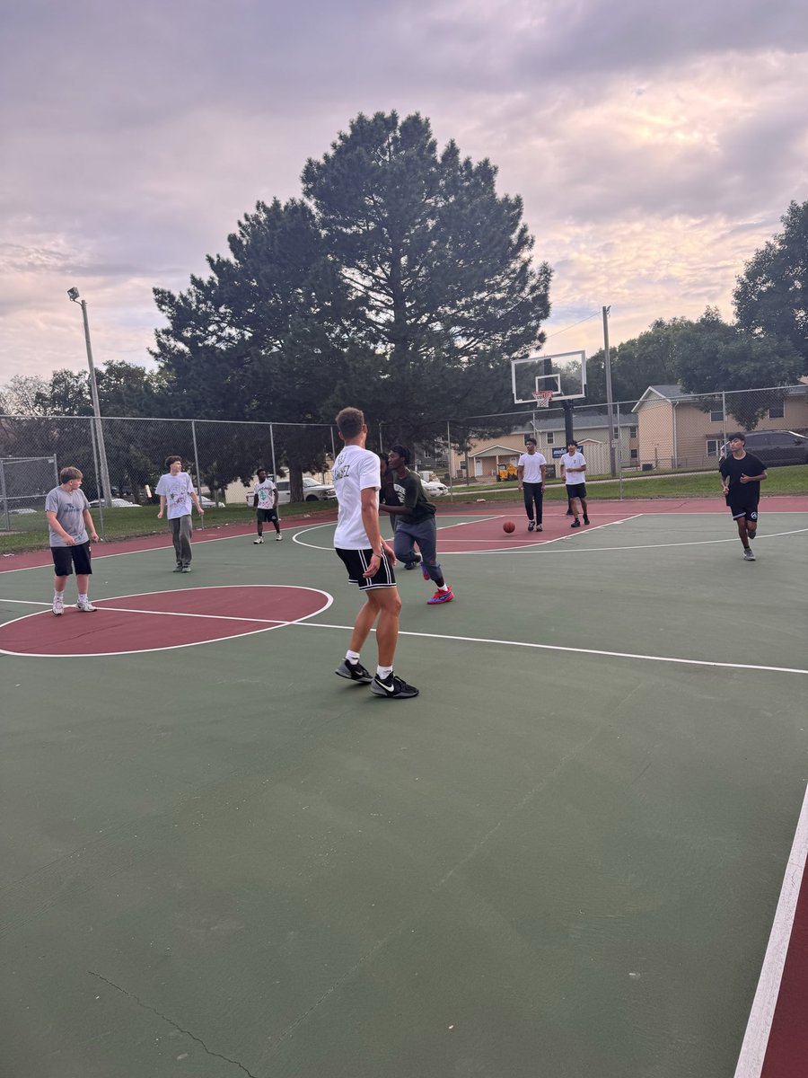 SCWestMBB's tweet photo. Open Gym at the park🏀 #westside https://t.co/tQ69JIKgIg