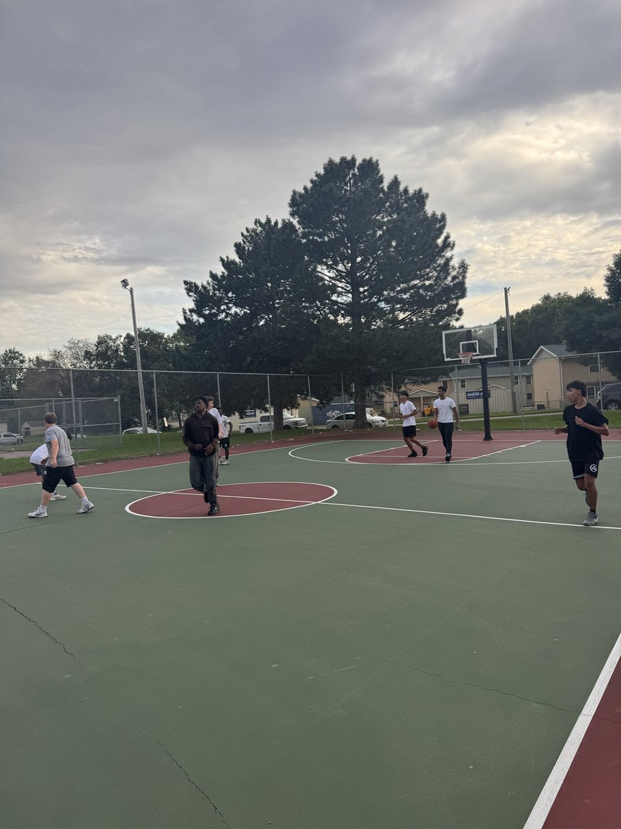 SCWestMBB's tweet photo. Open Gym at the park🏀 #westside https://t.co/tQ69JIKgIg