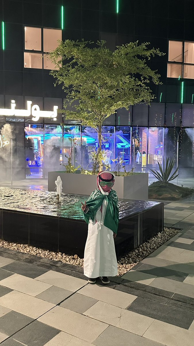 Sha_ar8's tweet photo. مايوصفك يا موطني شعر و كلام
 يعجز التعبير عن وصف الوطن 

أطهر ثرى وأصدق علّم وأرفع مقام
ما يشبهك غيرك عسّى خيرك يدوم 🇸🇦

                 احتفالات بريده باليوم 🇸🇦 https://t.co/zsRXREGHZ9