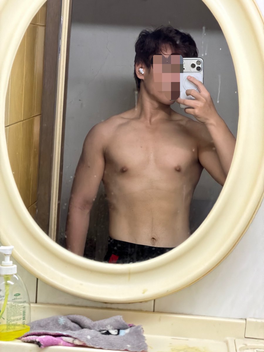 xiaodog0616's tweet photo. 剛剛發現我瘦下來之後現在好像有16ㄌ… https://t.co/HtjWBNSM4R