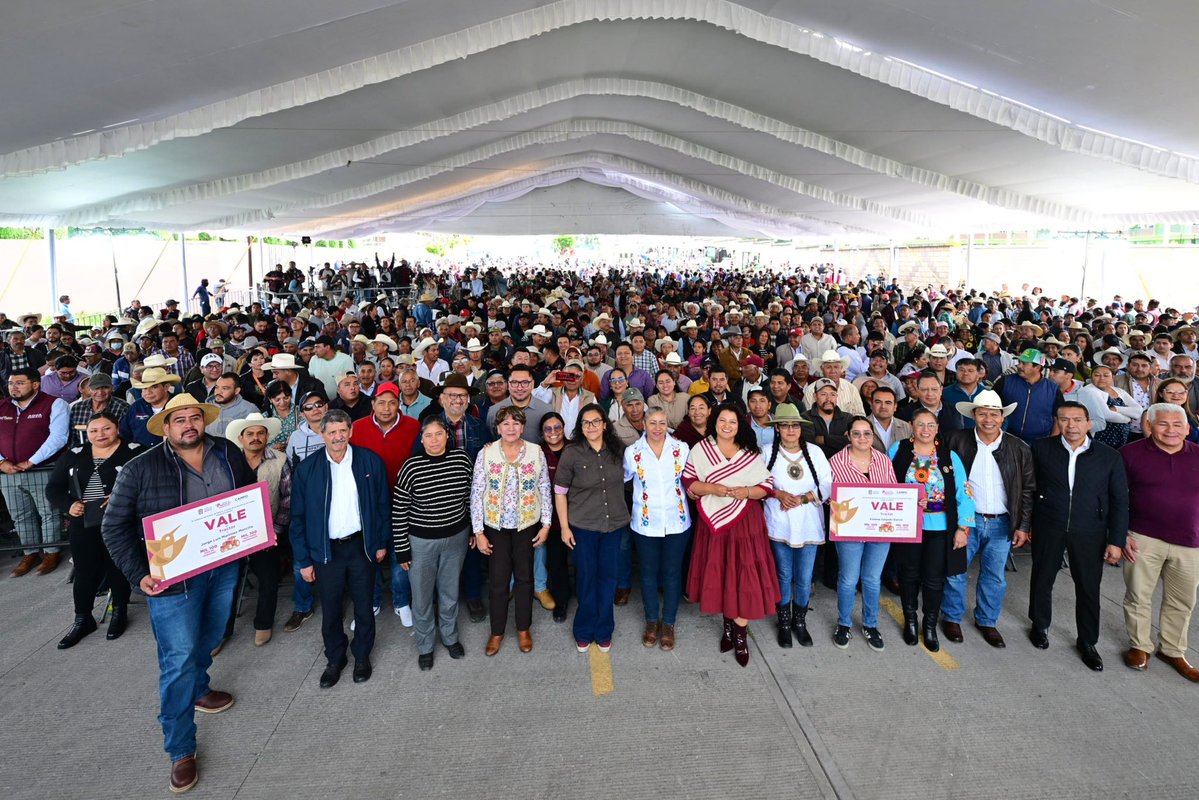delfinagomeza's tweet photo. Rescatar y fortalecer el campo mexiquense es una de nuestras prioridades, hoy en #Ixtlahuaca avanzamos en este propósito entregando tractores destinados a labores agrícolas.
Con esta entrega, hemos cumplido con dar un tractor por cada día de Gobierno, un total de mil 103 tractores, para el rescate del campo mexiquense.
Como Gobernadora, reitero mi compromiso de seguir trabajando por un campo digno, más justo y competitivo, que se traduzca en bienestar para las familias mexiquenses.
#ElPoderDeServir