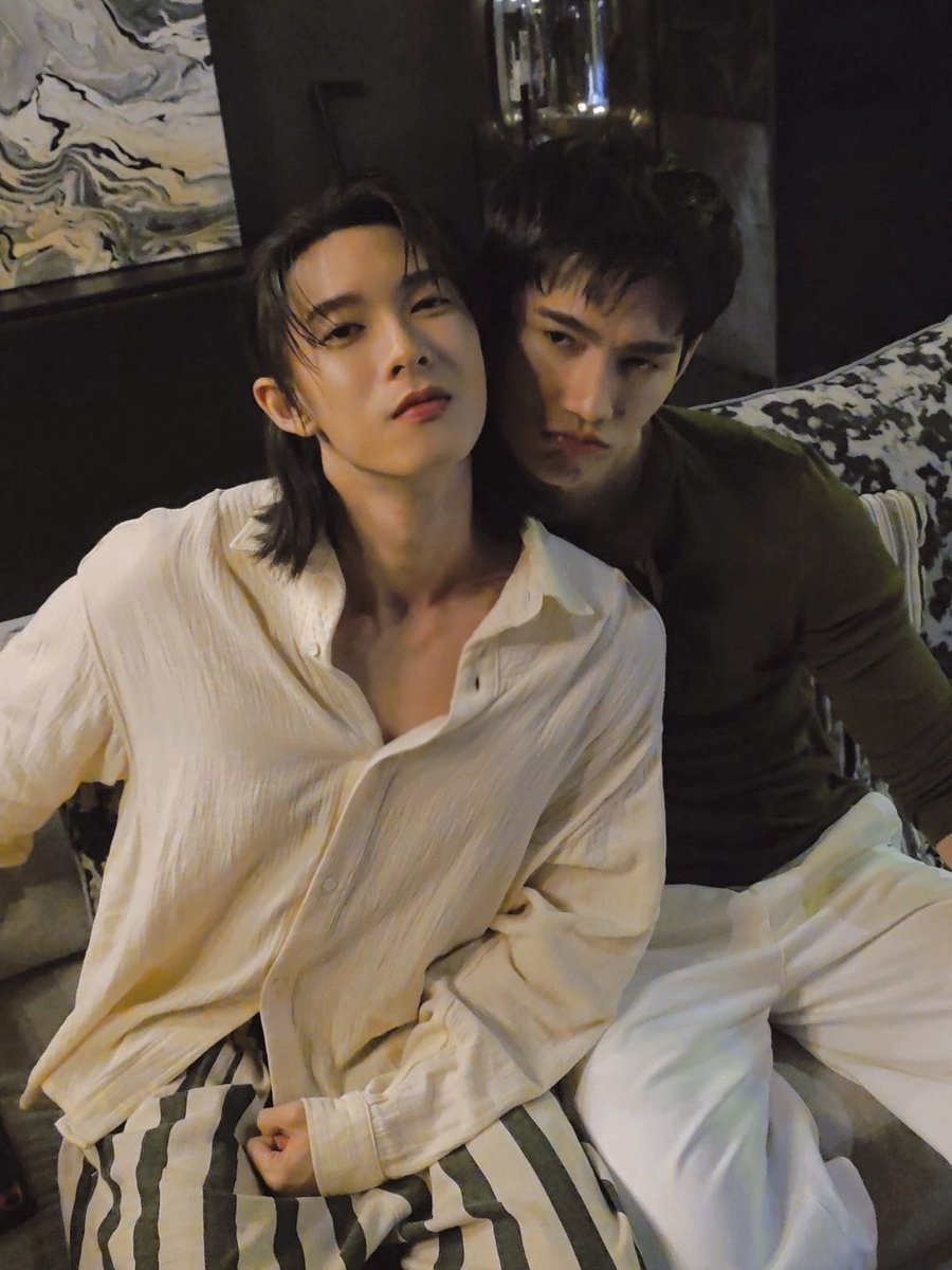 hubboyslove's tweet photo. Finalizadas as gravações de ‘The Grim Lover’, BL sobrenatural com #PoohPavel que estreia 28 de novembro na Netflix.

Após perder o marido, um jovem tenta tirar a vida e é salvo pela Morte, que tem o rosto do seu amor e passa a reivindicar ele. https://t.co/uLzzBoUww9