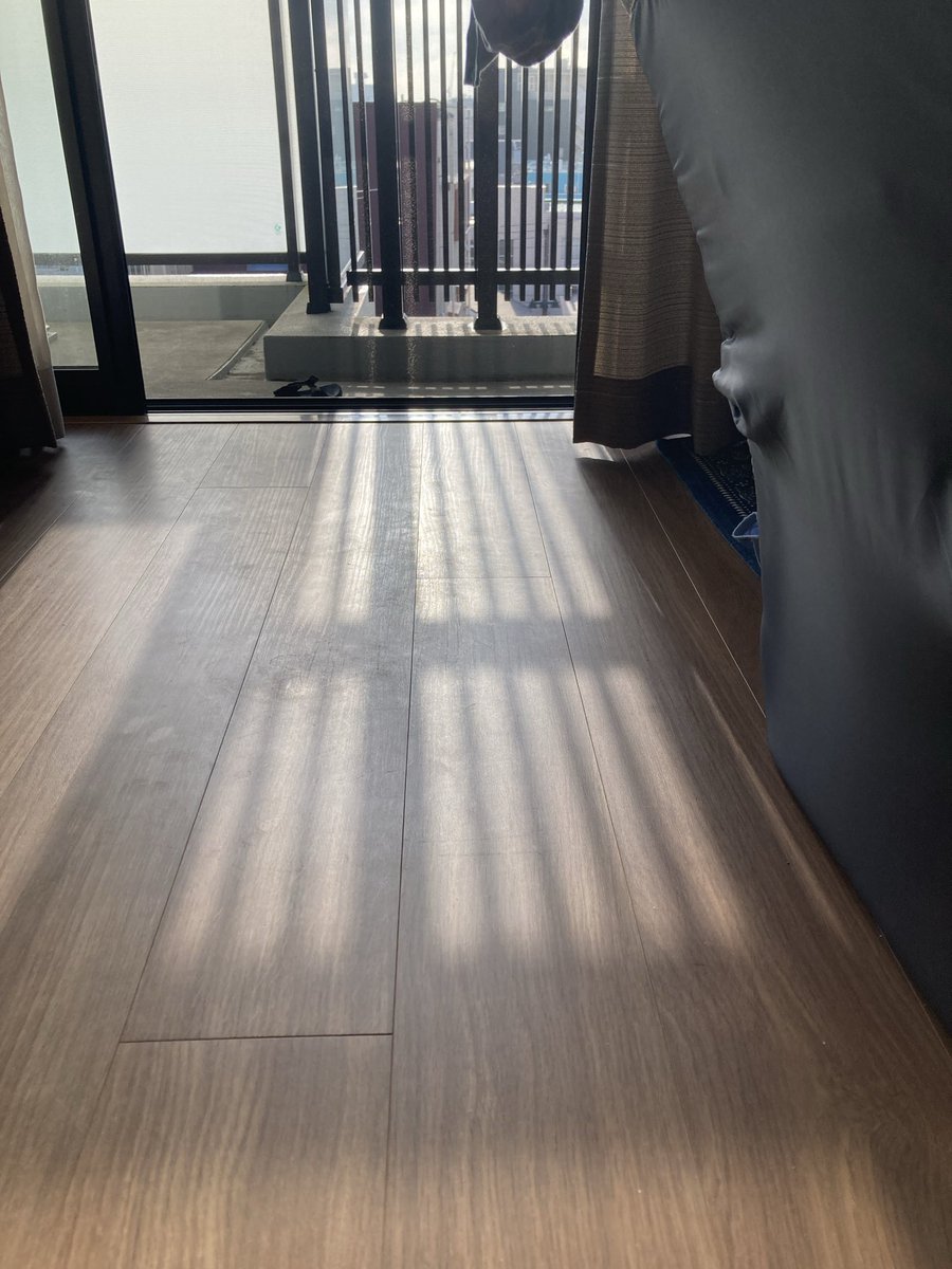 swimlife1's tweet photo. 朝の緑道

エレベーターで
「開」ボタン押してくれた
小さな男の子。

寝坊して
走る意味あるかなと思ったが、
この出合いで充実感満載。

「カモンカモンカモン未来が呼んでる🎵」
Liveでの歌声が
頭の中でリフレインしている朝。 https://t.co/qaByJ7IThg