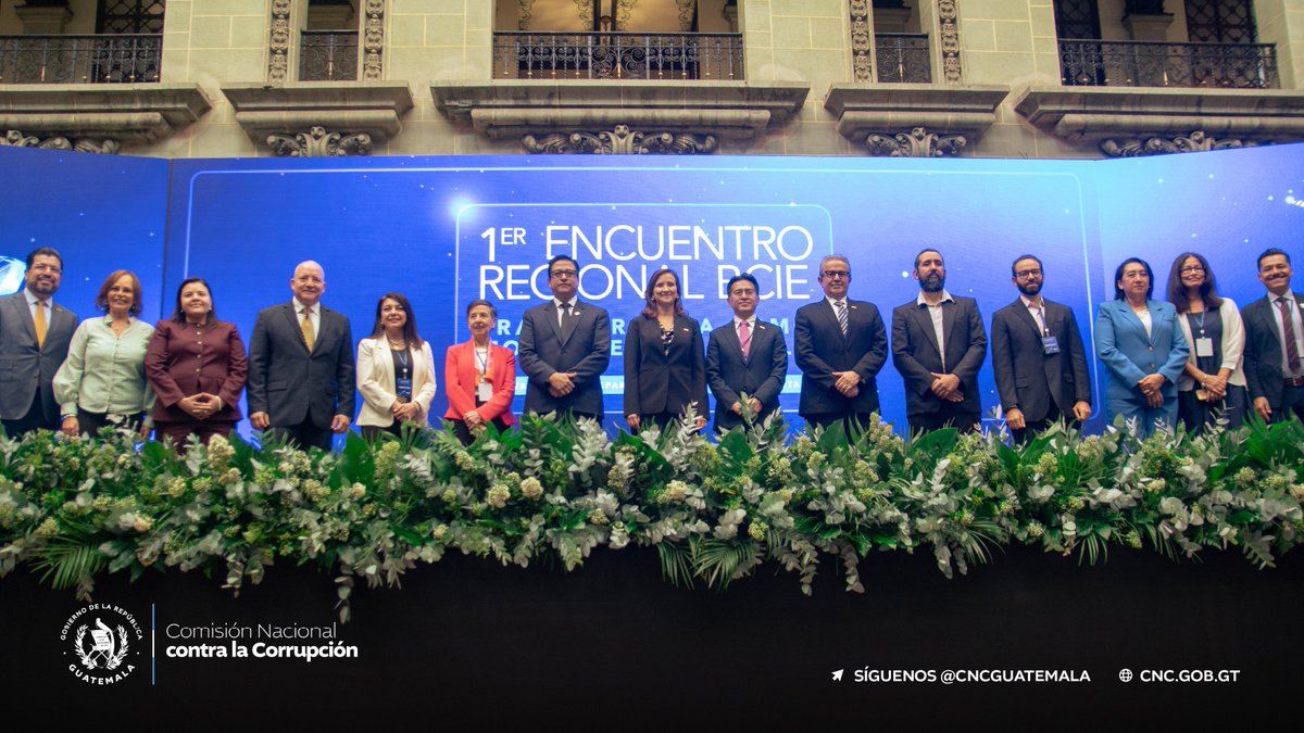 CNCguatemala's tweet photo. 💡 El director ejecutivo, Julio Flores, participó en la inauguración del primer encuentro regional del @BCIE_Org, "Transparencia como motor de desarrollo”, desarrollado este miércoles.

La sesión inicial contó con las intervenciones de Gisela Sánchez, presidenta del BCIE y del comisionado Flores. José Salazar-Xirinachs, secretario ejecutivo de @cepal_onu, participó virtualmente.

En su discurso, Flores reforzó el compromiso del @GuatemalaGob con la transparencia y la prevención de la corrupción, además de los esfuerzos por fortalecer las instituciones para impulsar un desarrollo fundamentado en principios democráticos.

El evento se desarrolló bajo las áreas temáticas de innovación, transparencia y rendición de cuentas. Contó con la participación de expositores nacionales e internacionales que trataron temas como el combate a la desinformación, la implementación de innovaciones tecnológicas y la participación ciudadana.

@DeliaFerreira, abogada y expresidenta de Transparencia Internacional, cerró el encuentro con reflexiones sobre la importancia de recuperar la confianza ciudadana a través de prácticas de integridad.

La participación de la CNC en el encuentro regional reitera la importancia de los espacios de diálogo interinstitucional como una oportunidad para continuar impulsando la transparencia y la integridad.

#BitácoraCNC