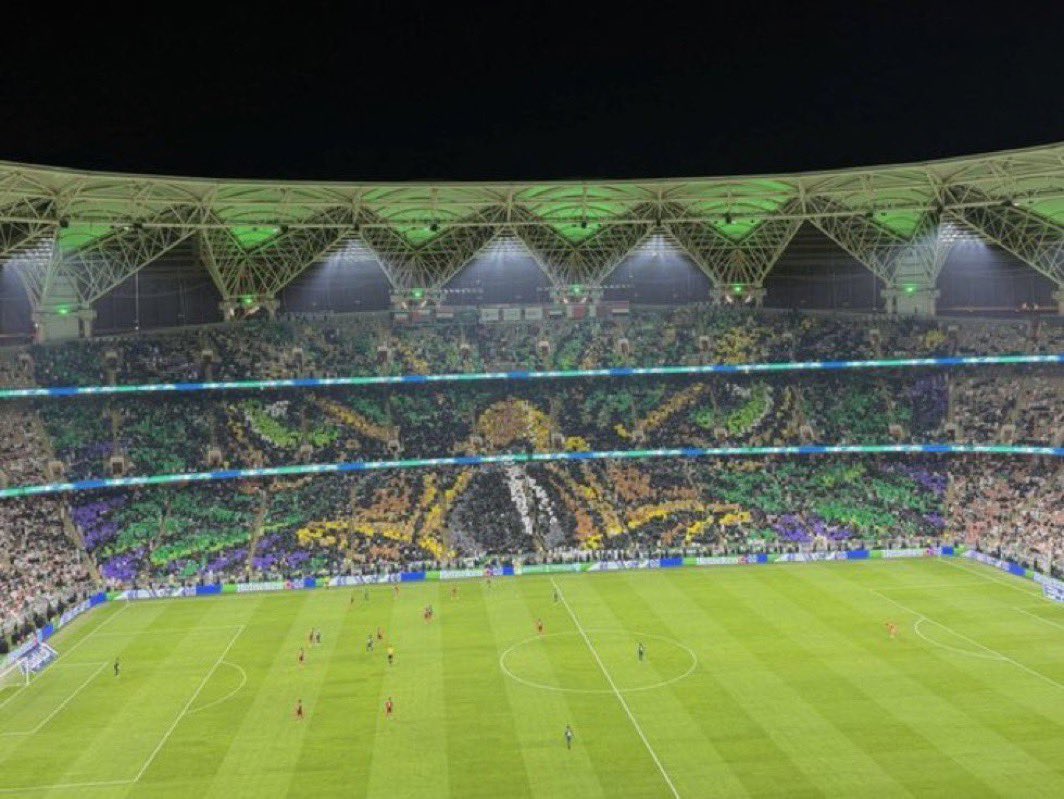 ahli4orever's tweet photo. @harbii_azsh @YNWA8080 الفرق🤫🤣 https://t.co/62fkksfHvO