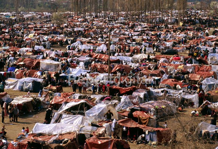 xhemajl_rexha's tweet photo. There was no humanitarian disaster, he shamelessly lies. I was here, along with tens of thousands of other refugees. https://t.co/0R883XivlG