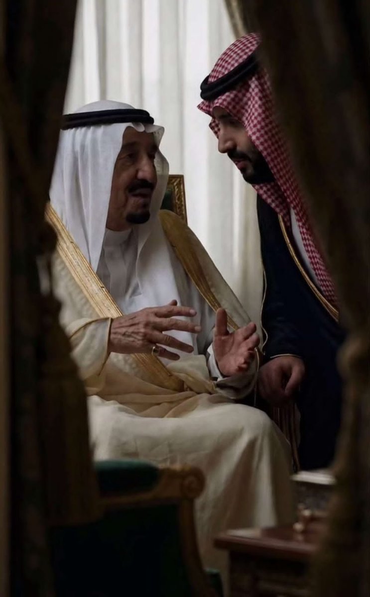 SIS9V1's tweet photo. مـن عـزوٍة شجعـان يـوم الـوقـيعـه
 سـور الجـزيـره طـيـبـيـن الـفـوايـه
حـكّـام من ( عـصـر المريـدي ربيعـه )
تــورثــوا حـكــم الـعـدالـه وصـايــه 
للمـمـلـكـة مـثـل الحصـون المنيـعـه
 شادوا لـنـا من شامخ المجـد رايـه

#اليوم_الوطني_السعودي_٩٦ https://t.co/x0Alw5Ir1n