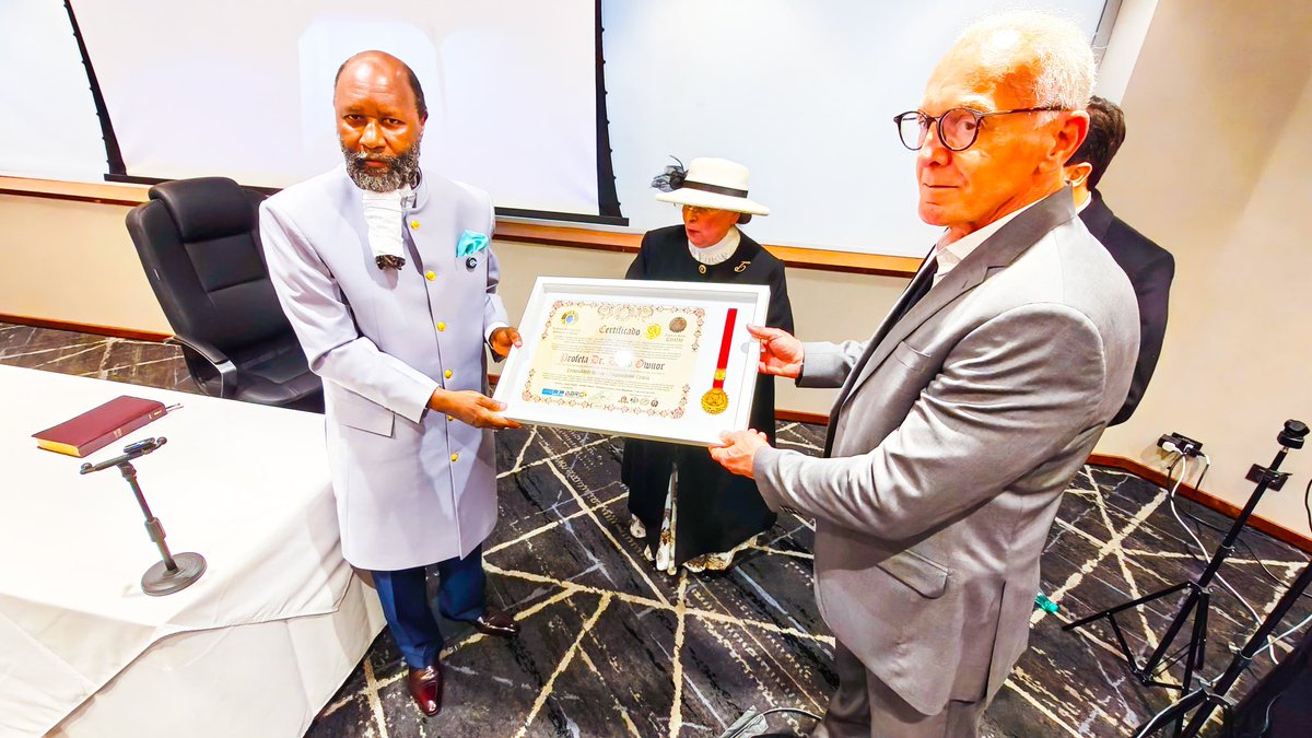 prsnrAgnaldo's tweet photo. ⚡🇧🇷 O Brasil honrou o Profeta do Senhor, Dr. David Owuor, que veio ao país para realizar uma grande Cruzada de Milagres. #HonoredInBrazil https://t.co/OZ1P0hU2oe
